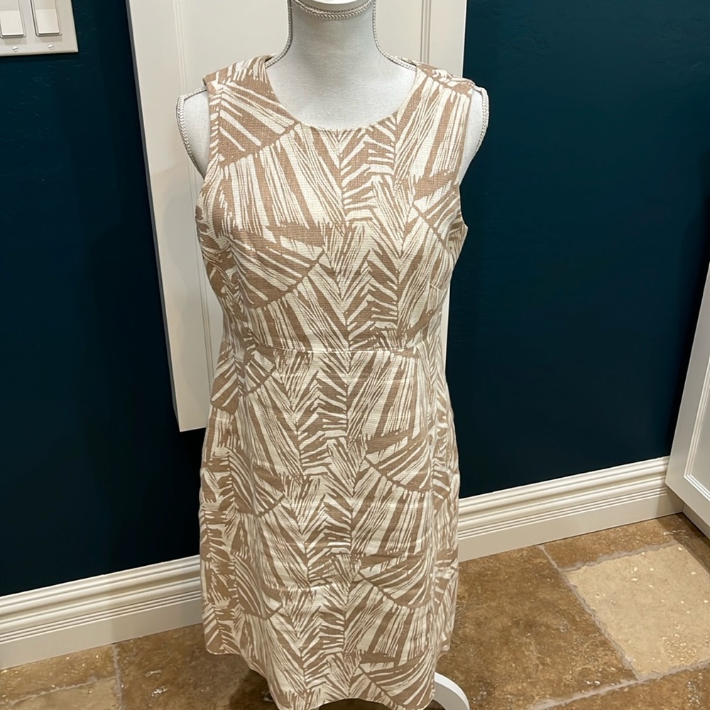 Banana Republic sleeveless tan & cream dress 👗